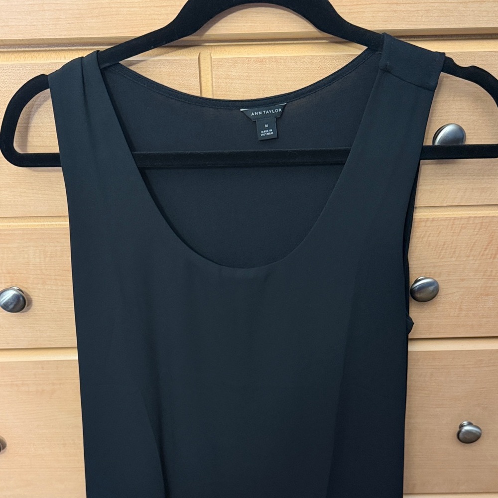 Ann Taylor Black Scoop Neck Sleeveless Tank Top